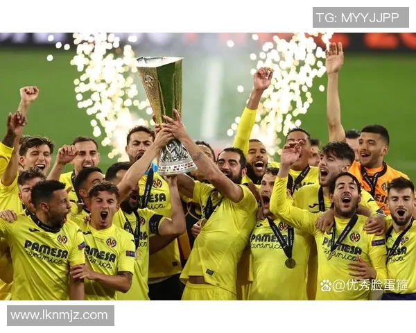 香港足球明星的译音魅力与球场传奇的交融之旅